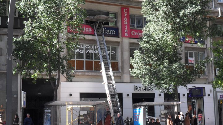 Desalojo de la oficina central de Prensa del Sureste en Murcia.